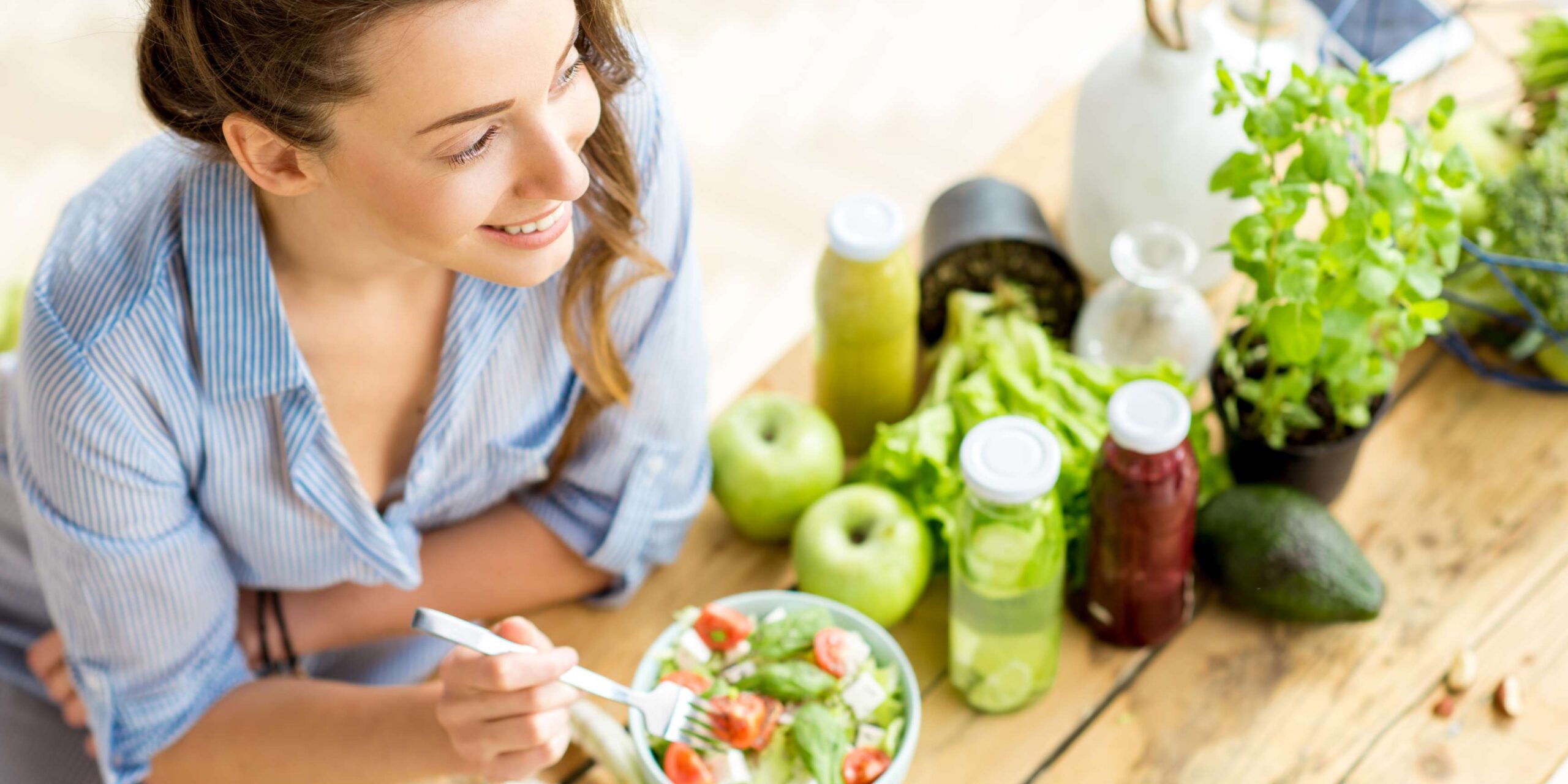 lUm Kraft zu tanken, helfen Bewegung und gesunde Ernährung, um Stresssituationen gekonnt auszubalancieren.